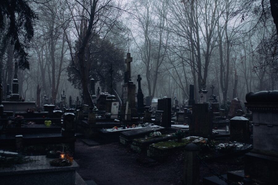 Tomb Eerie Cold Graveyard. Travel Escapes