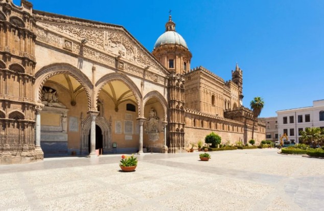 Admire Palermo Cathedral's grandeur! Stunning Norman-Arab architecture, with graceful arches, a grand dome, and a sun-drenched courtyard. A historic Sicilian gem.